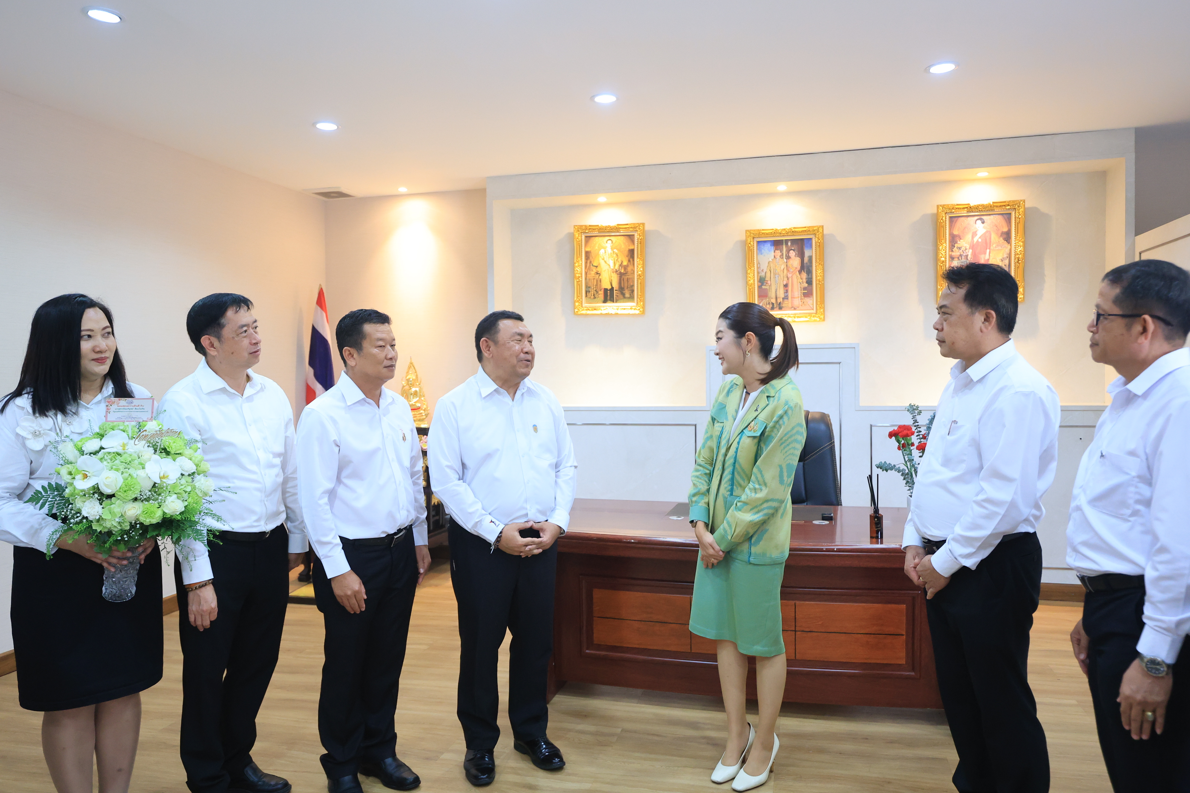 title - คณะผู้บริหาร ส.ป.ก. ร่วมแสดงความยินดีในโอกาสเข้ารับตำแหน่งของรัฐมนตรีว่าการกระทรวงเกษตรและสหกรณ์ และรัฐมนตรีช่วยว่าการกระทรวงเกษตรและสหกรณ์ 